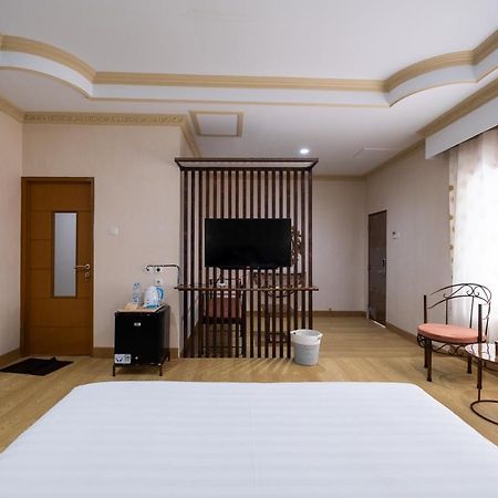 Sartini Inn Jogja Jogjakarta Buitenkant foto