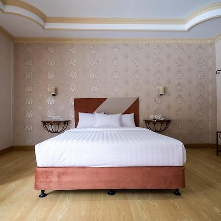 Sartini Inn Jogja Jogjakarta Buitenkant foto