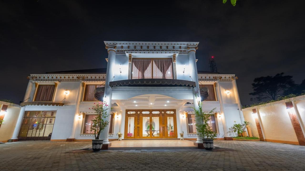 Sartini Inn Jogja Jogjakarta Buitenkant foto