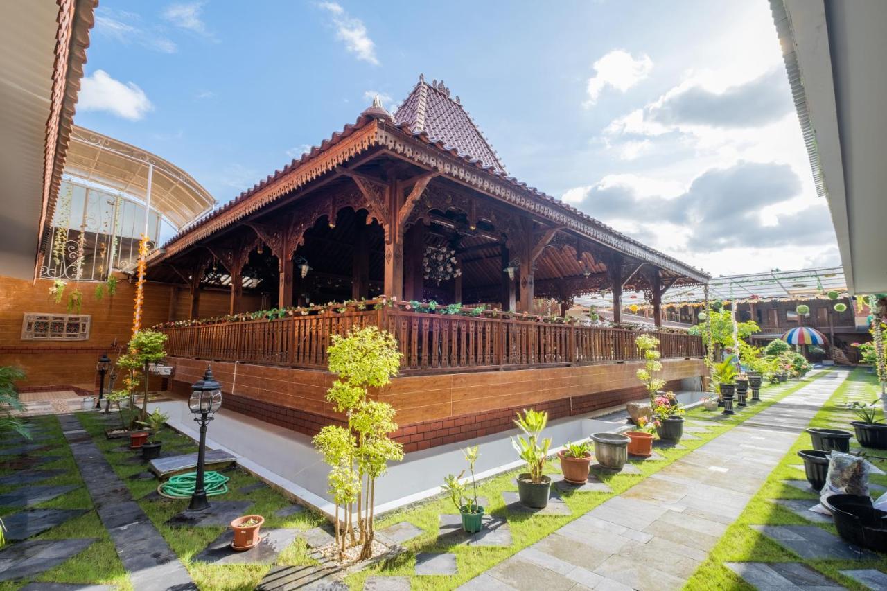Sartini Inn Jogja Jogjakarta Buitenkant foto