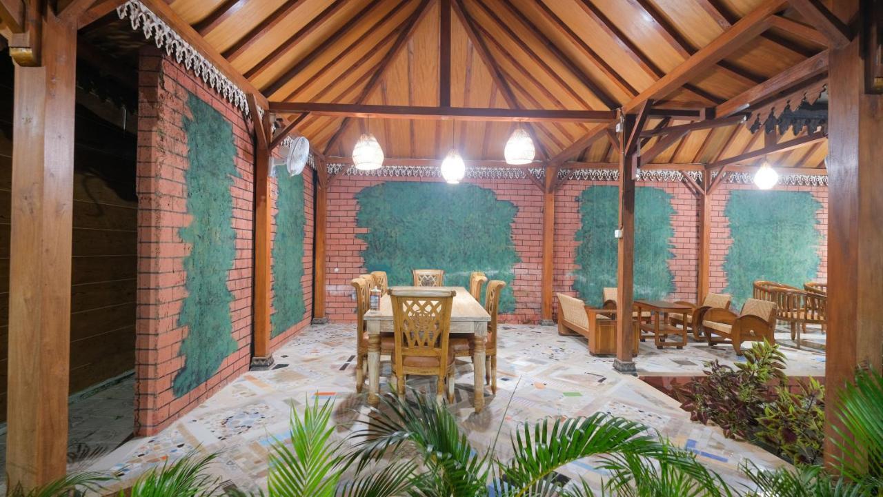 Sartini Inn Jogja Jogjakarta Buitenkant foto