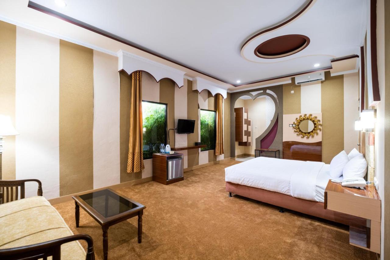 Sartini Inn Jogja Jogjakarta Buitenkant foto