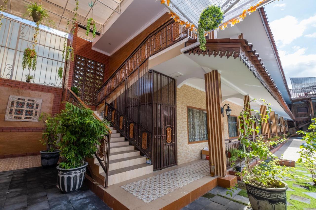 Sartini Inn Jogja Jogjakarta Buitenkant foto