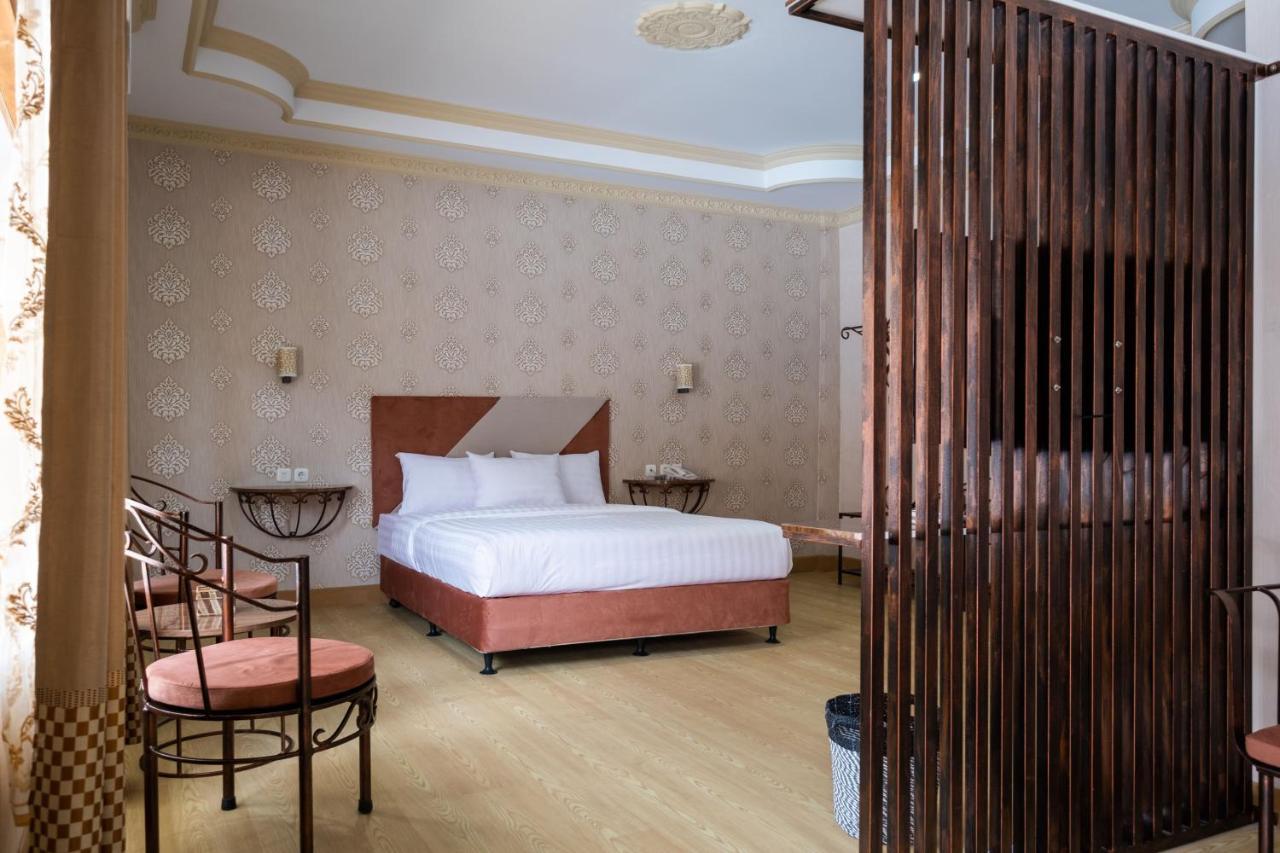 Sartini Inn Jogja Jogjakarta Buitenkant foto