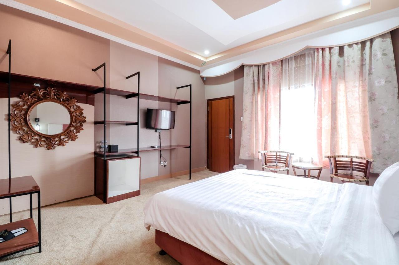 Sartini Inn Jogja Jogjakarta Buitenkant foto