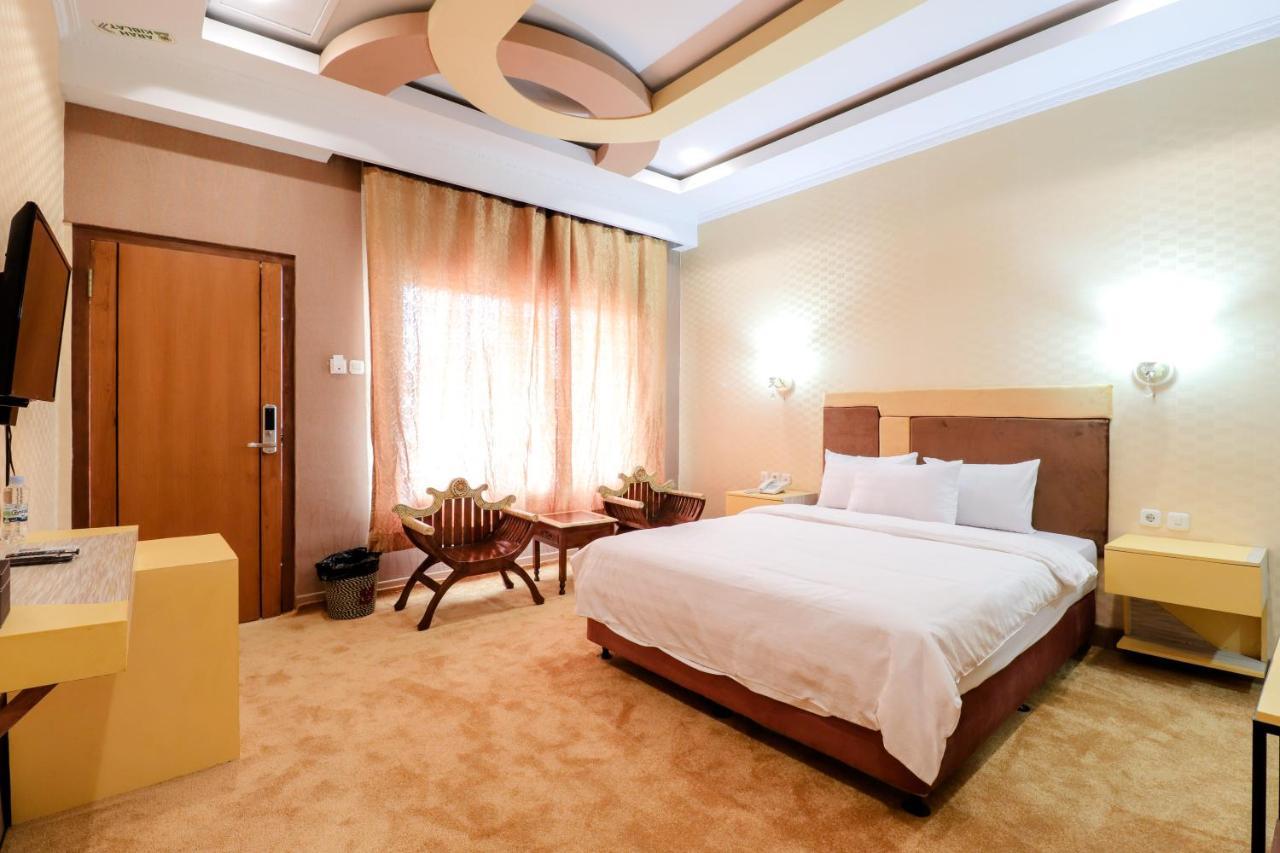 Sartini Inn Jogja Jogjakarta Buitenkant foto