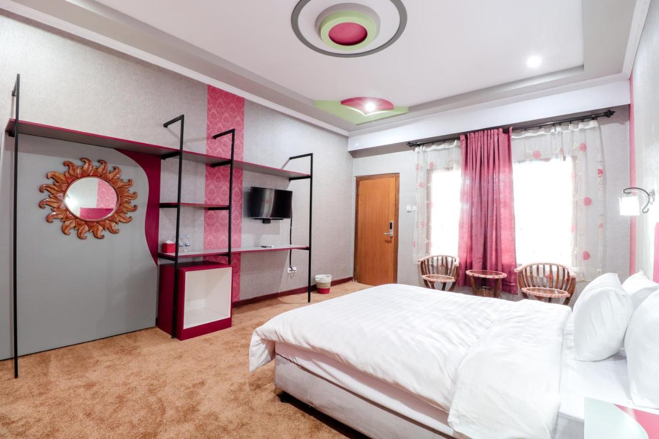 Sartini Inn Jogja Jogjakarta Buitenkant foto