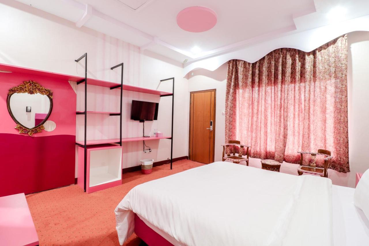 Sartini Inn Jogja Jogjakarta Buitenkant foto