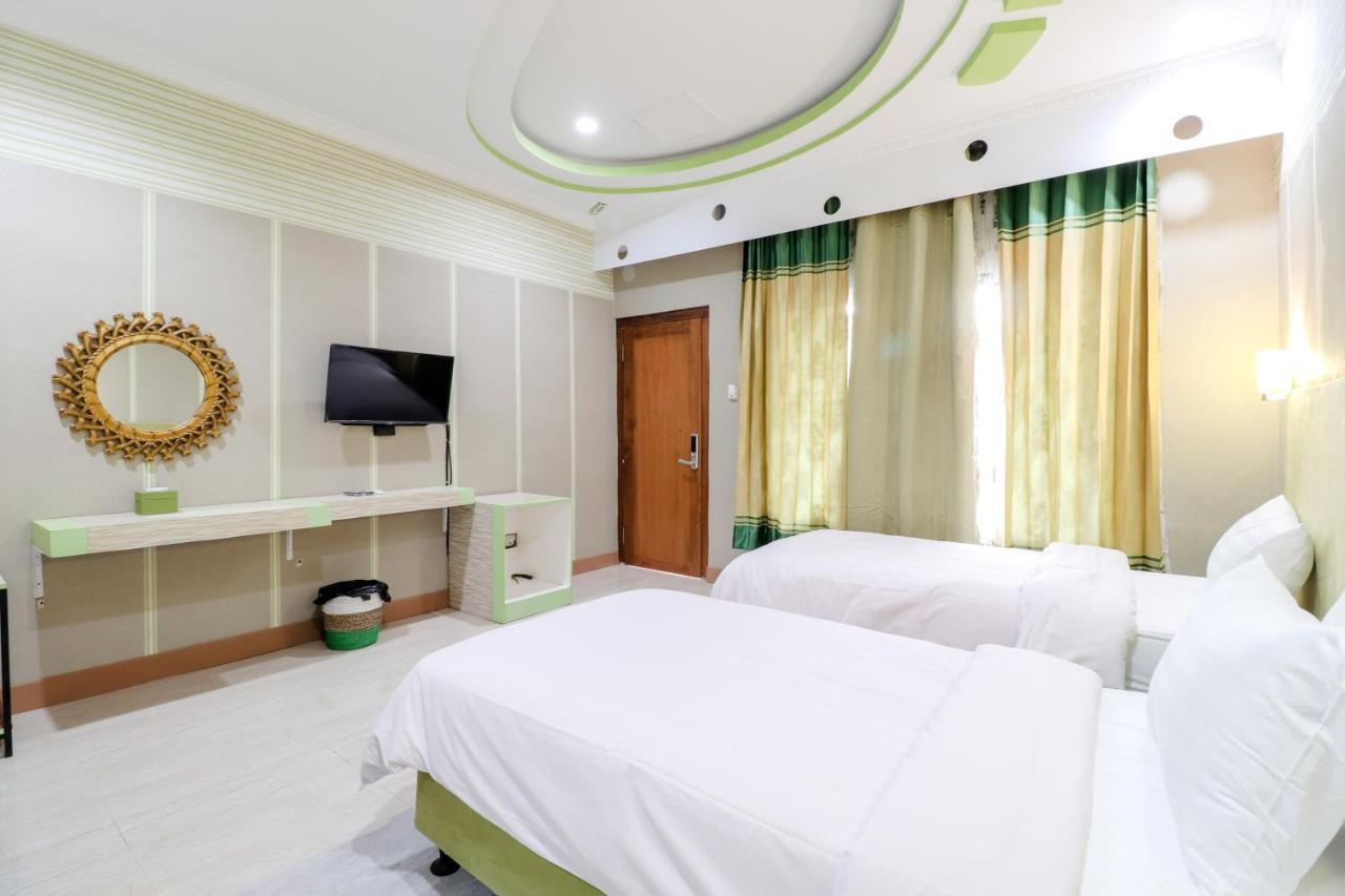 Sartini Inn Jogja Jogjakarta Buitenkant foto