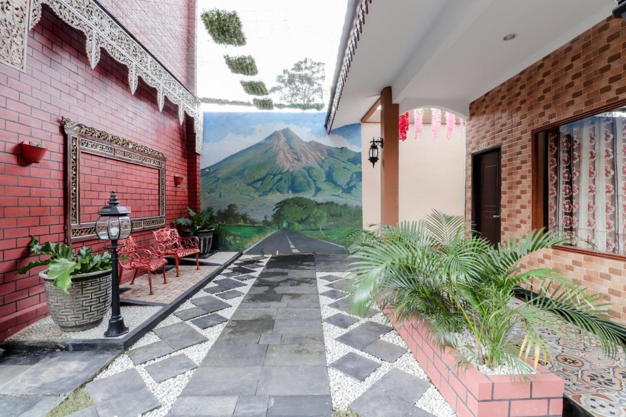 Sartini Inn Jogja Jogjakarta Buitenkant foto