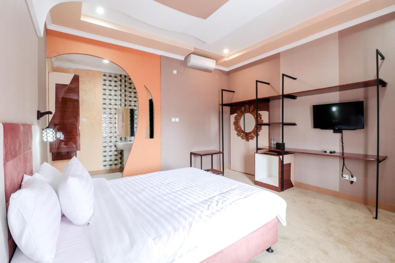 Sartini Inn Jogja Jogjakarta Buitenkant foto